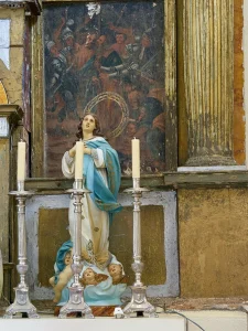Fotografía del altar y la bóveda interior de la iglesia de Villacil, La Sobarriba