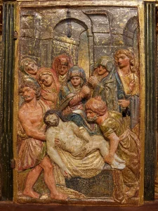 Relieve policromado del Llanto sobre Cristo en la iglesia de Carbajosa, La Sobarriba (León)