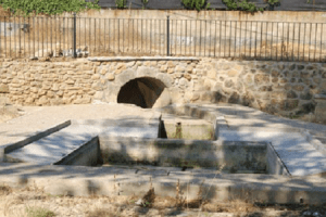 Fuente romana de piedra en La Sobarriba (León)