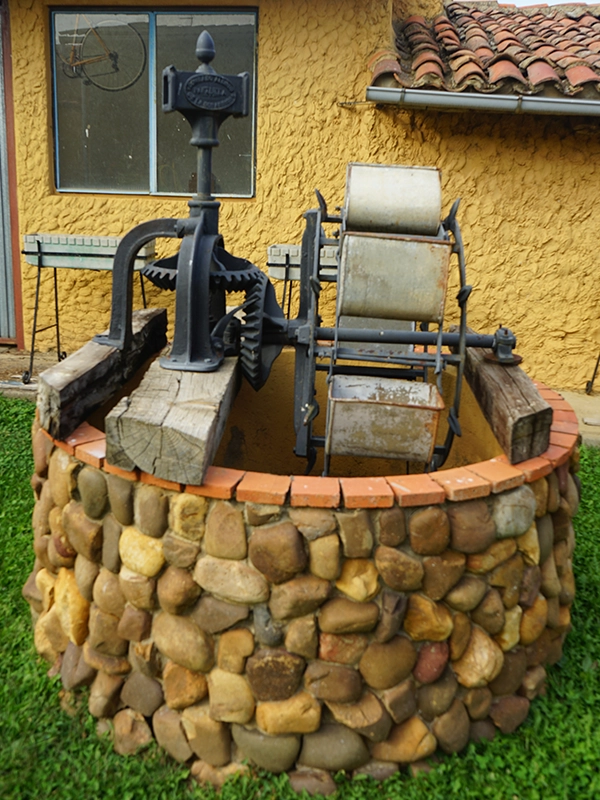 Fotografía de una noria antigua en La Sobarriba, León, mostrando la ingeniería y el patrimonio rural histórico del pueblo
